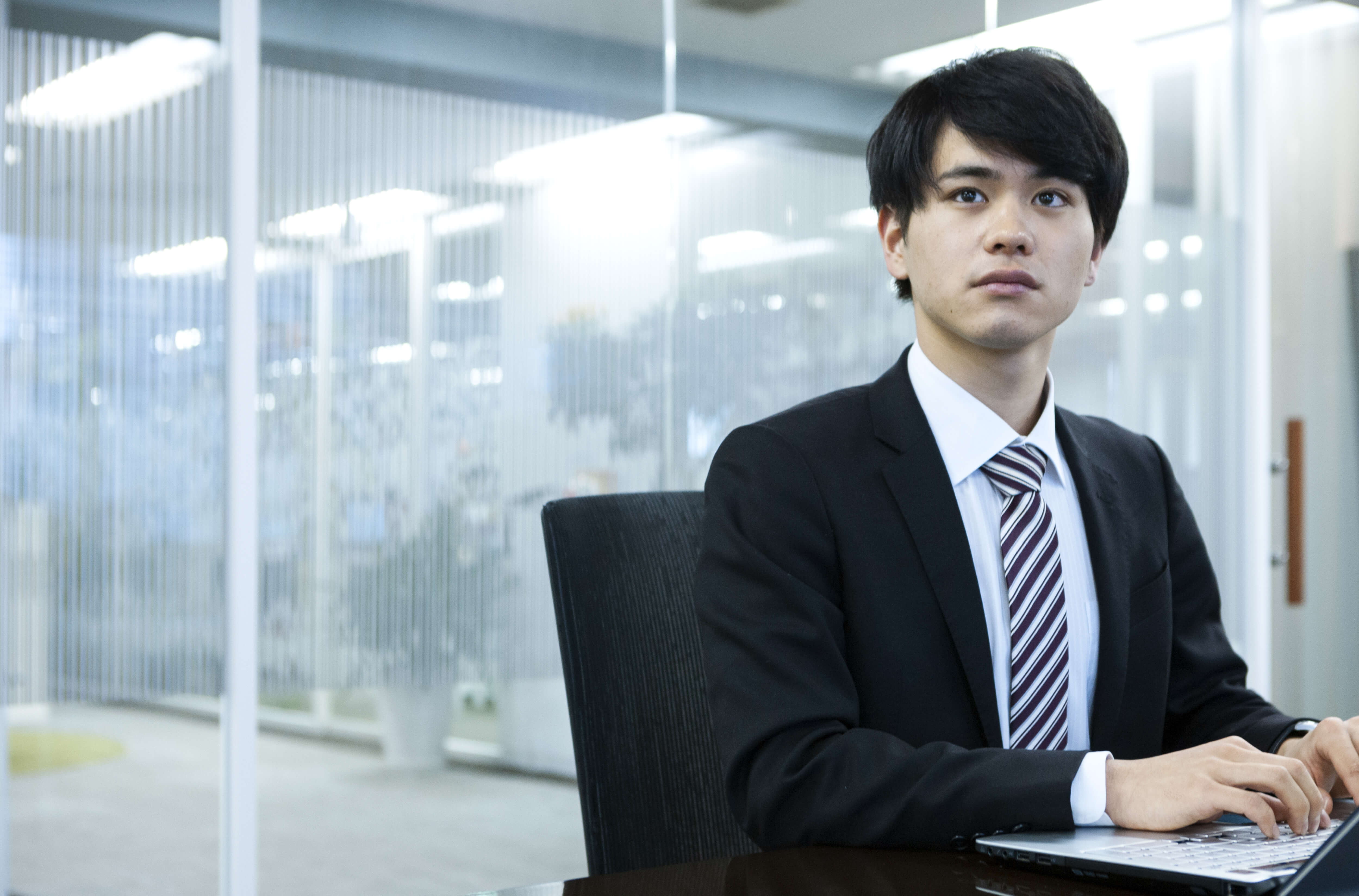 会社員の週末起業におすすめのビジネスの種類を4つご紹介